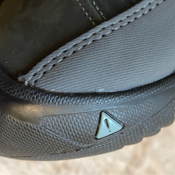 KEEN HIKING BOOTS - Picture 10 of 16